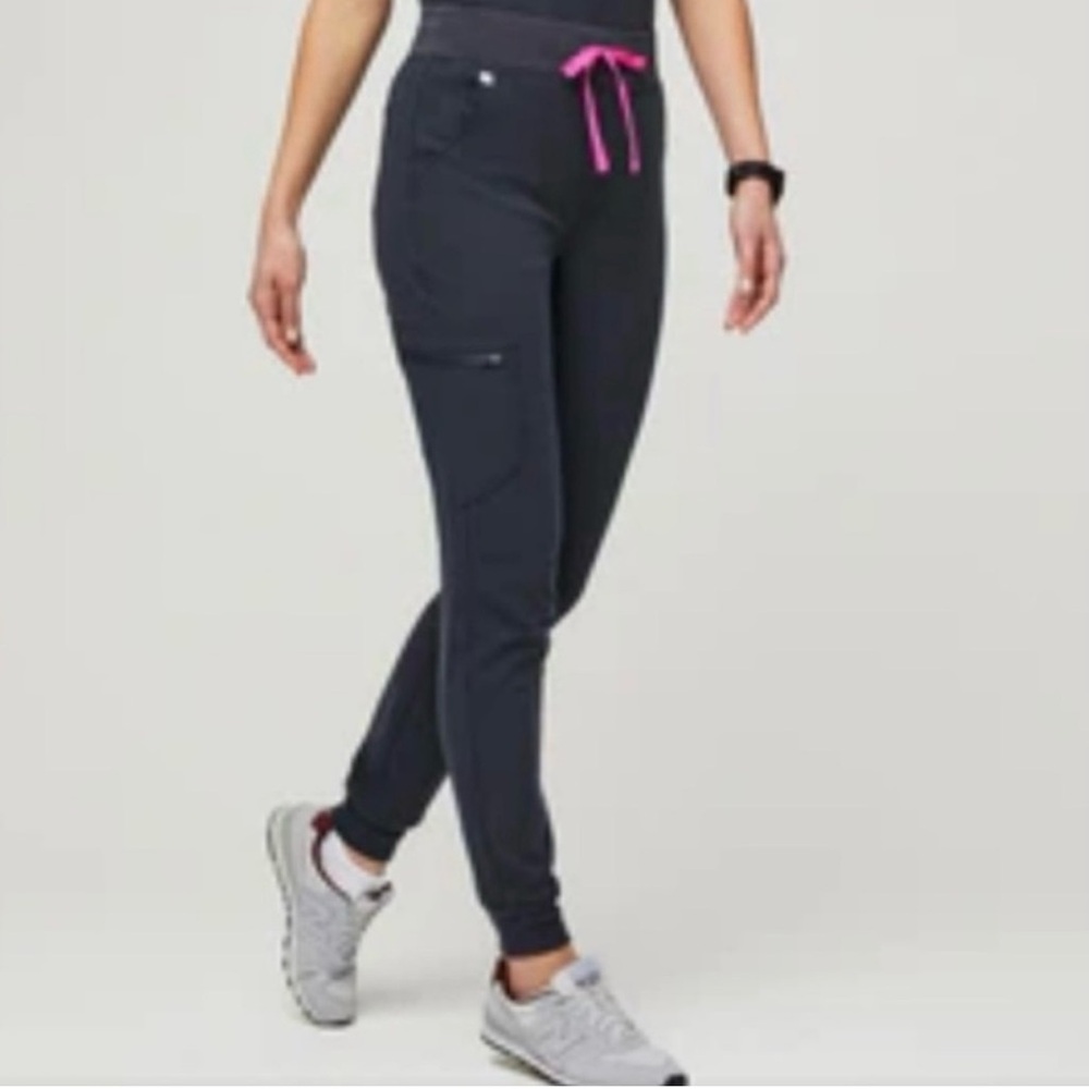GUC women’s figs
